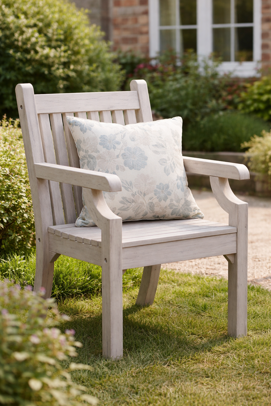 Winawood Sandwick Square Dining Set