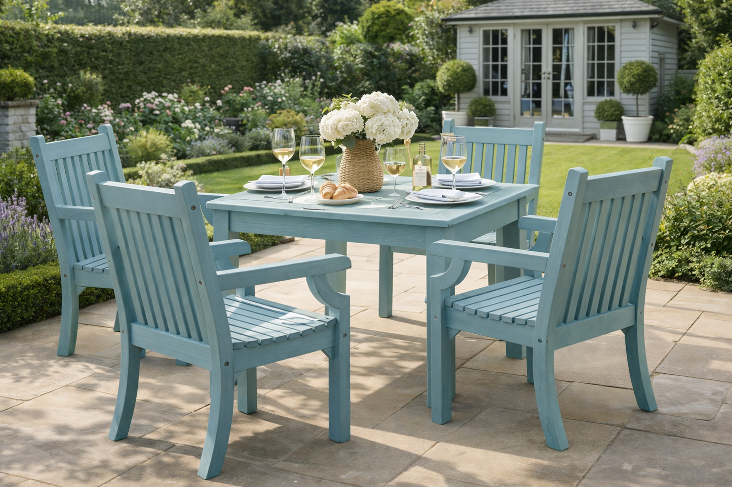 Winawood Sandwick Square Dining Set